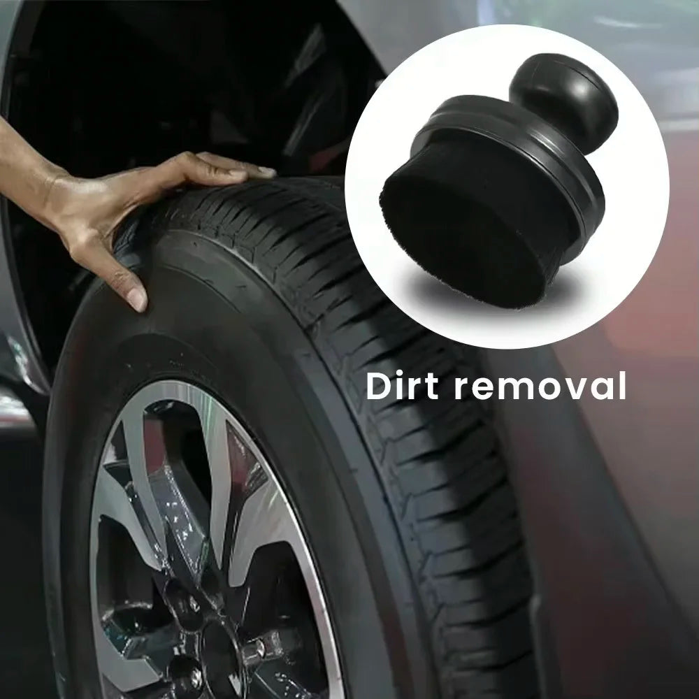 Une brosse de detailing noire pour enlever la saleté des pneus d'une voiture.