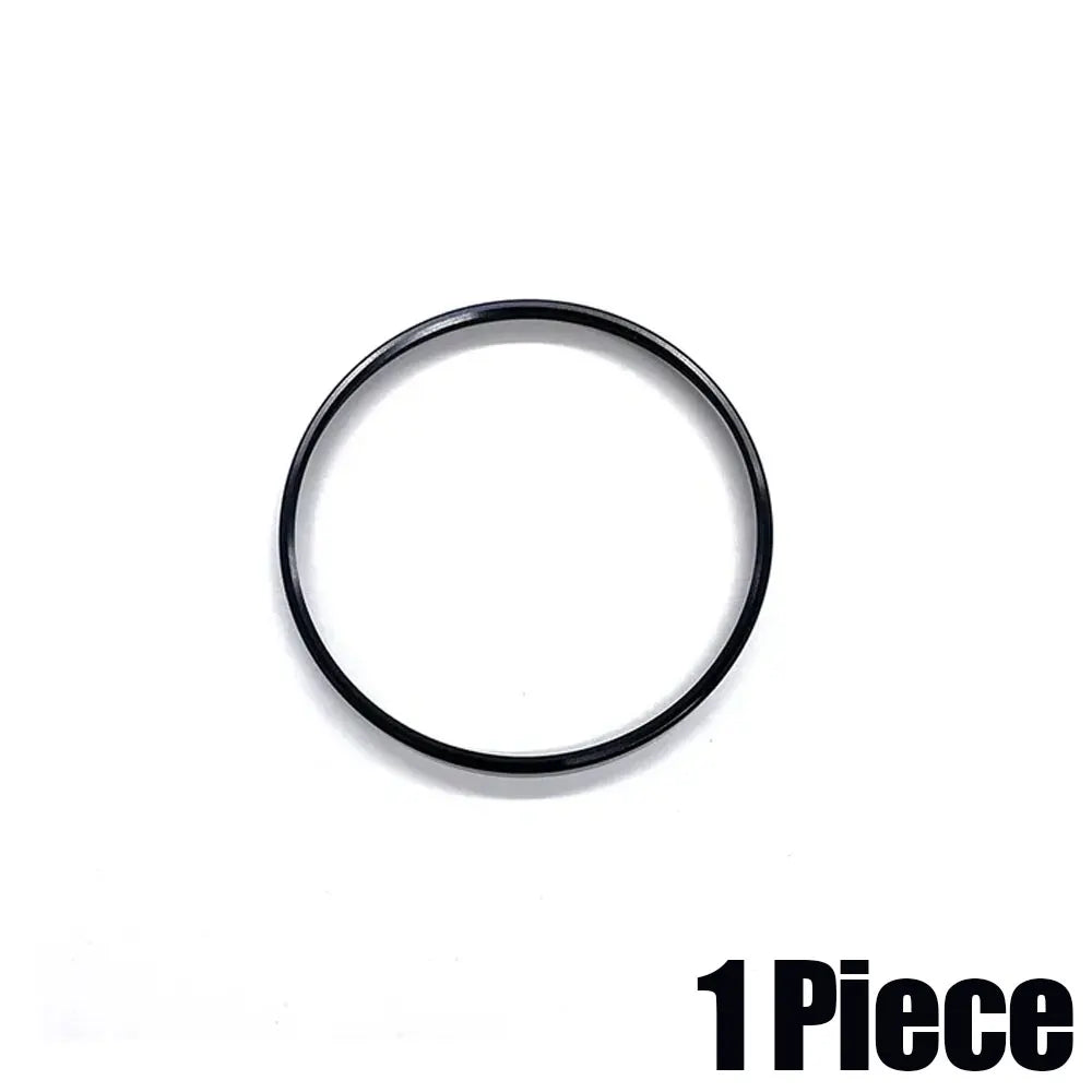 Ein einzelner schwarzer Ring in Form eines Auto-Scheinwerfer-Schalters Dekorring.