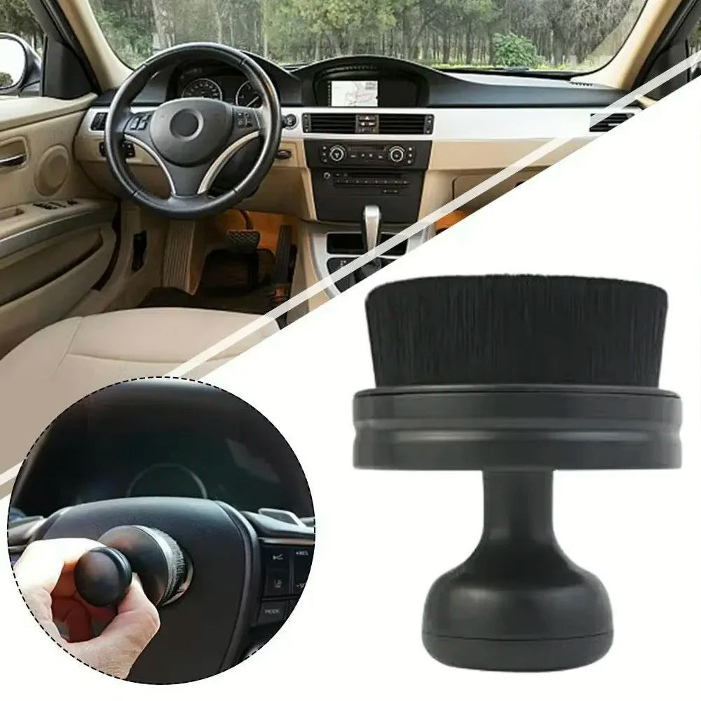 Un kit de brosse professionnel noir pour nettoyer l'intérieur d'une voiture.