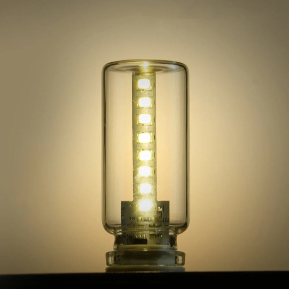 Klares Glasrohr mit Ambient-LED, als Nachtlicht für Auto oder Innenräume.