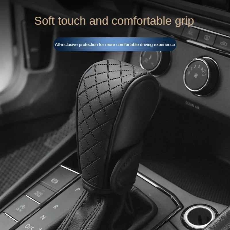 Gâchette de vitesse en cuir PU noir avec grip texturé sur la console d'une voiture.
