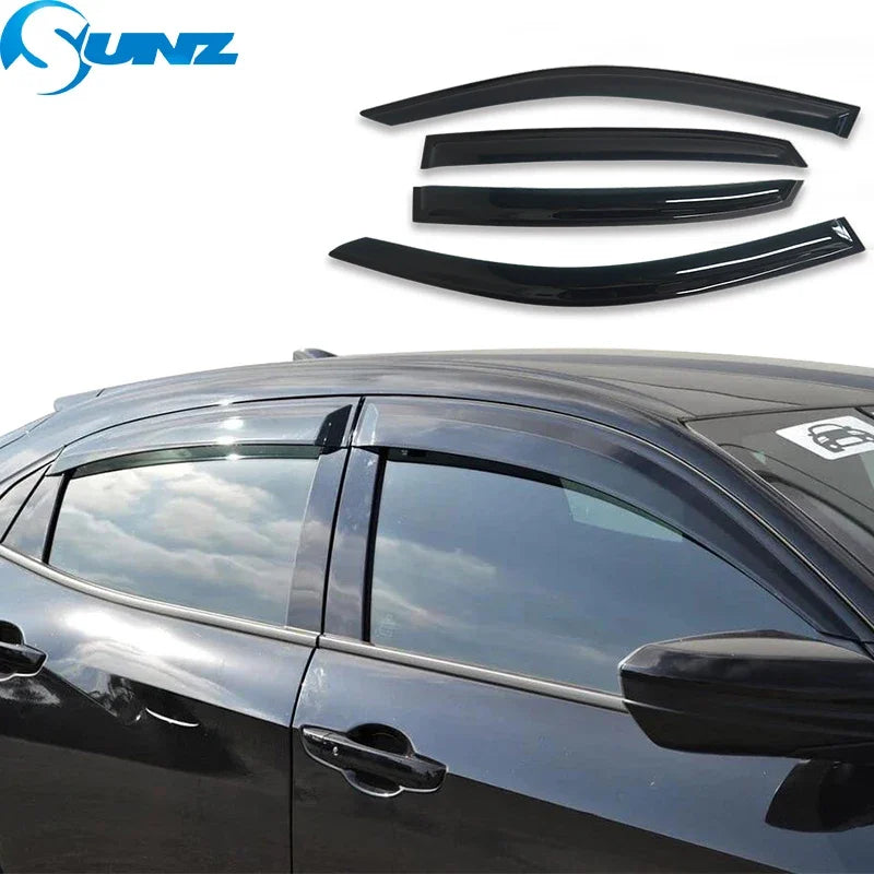 Schwarzer Acryl-Windschutzscheiben-Visor als Regenschutz auf dem Auto-Dach installiert.