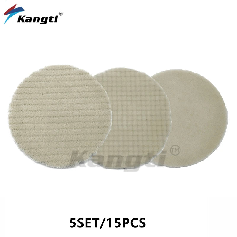 Ein Set aus fünf beige, robuste Polierpads für Karpolierer.