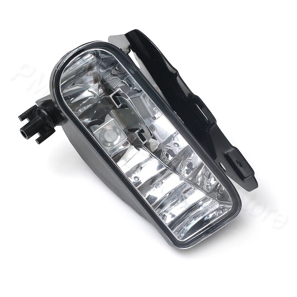 Conjunto de faro antiniebla de reemplazo para vehículo, mostrando la lente transparente y la carcasa negra.