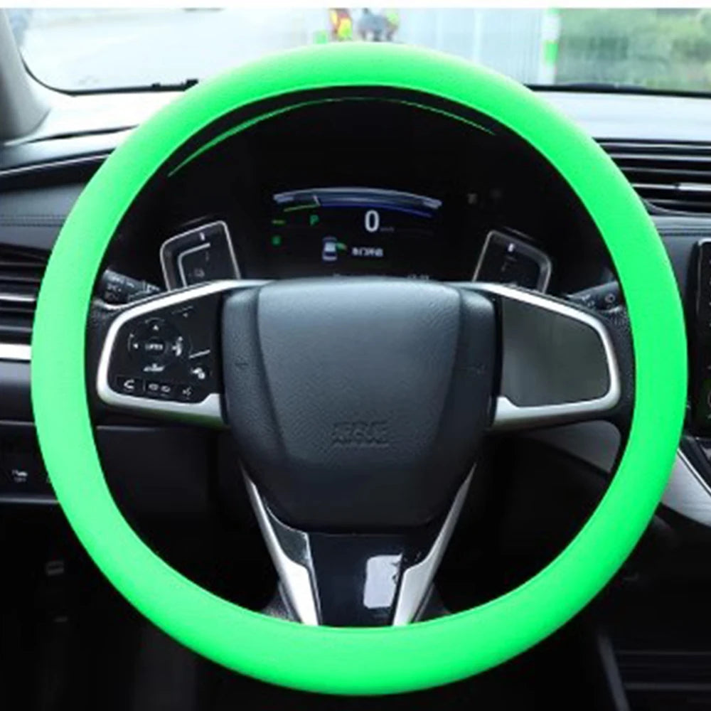 Silikonlenkradschutzabdeckung in Neongrün im Autointerieur