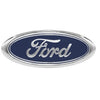 Emblème ovale argenté avec le mot Ford en écriture argentée sur fond bleu foncé