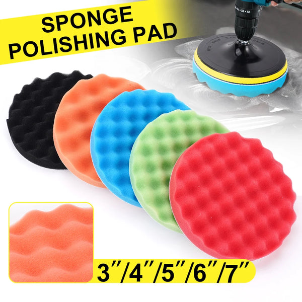 Colección de almohadillas de esponja para pulir en varios tamaños y colores (negro, naranja, azul, verde y rojo), junto a una